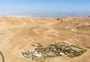 כפר הנוקדים: חופשה מדברית